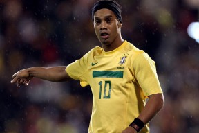 开云竞猜官网-“马科斯·梅特罗的速度与力量，成为阿根廷美洲狮队防守的坚实保障”